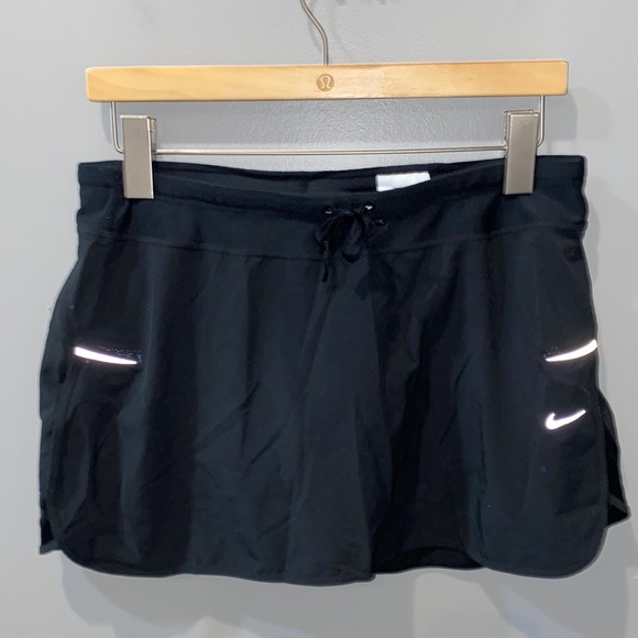 Nike Dresses & Skirts - Nike Dry Fit Med Black Skirt / Skort w Shorts EUC